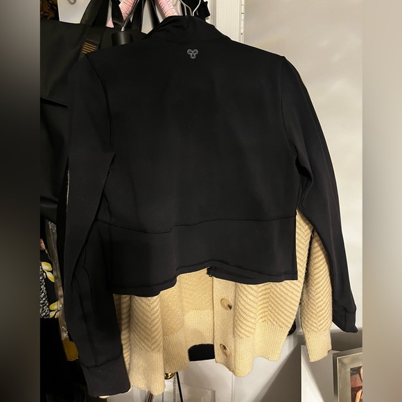 TNALIFETM RELAY WAIST ZIP-UP - Picture 3 of 5